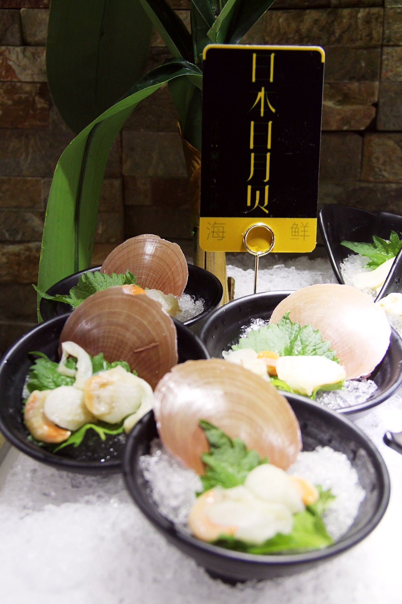 「订年夜饭赠波士顿龙虾」2017这么吃年夜饭最霸气！从没想过一顿自助，竟然吃几口就回本了……谁也别拦着我！今年就要在这儿吃！