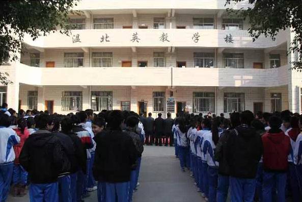 这个二愣子总裁和鸡睡了20年，还把一家鸡场干到了2000亿，全球的鸡都得管他叫爸爸！