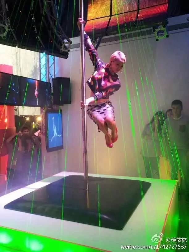 蔡依林拧可乐表情包,蔡依林甜秘密翻白眼表情包