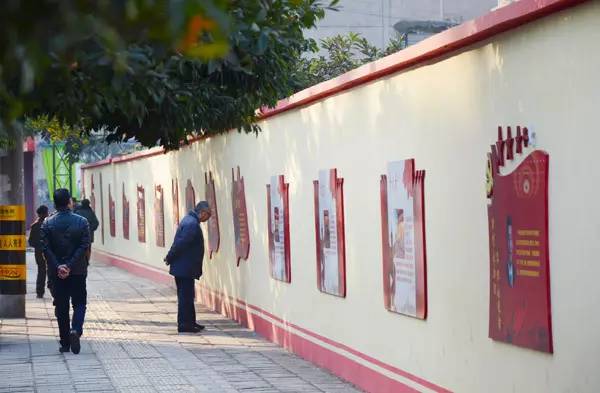 过年了,龙泉街上的这些墙也换上了“新衣”!