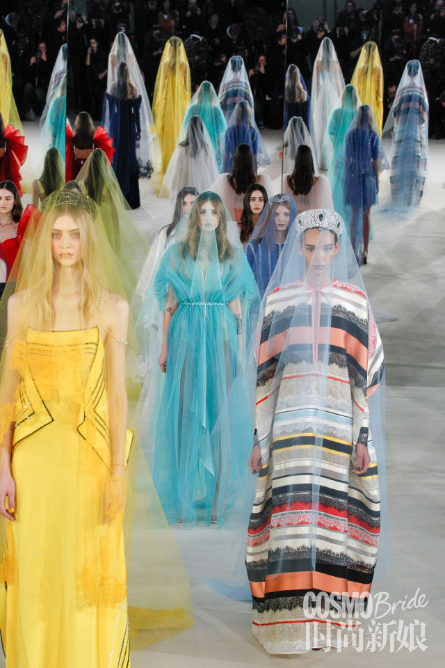 如果我是孔刘的鬼怪新娘，就穿上巴黎高定周这些美美的婚纱嫁给他！