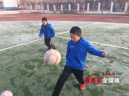 校园足球精英训练营营员,足球训练营开班