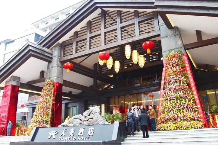 中国最粗壮的石柱,中国最粗壮的天然石柱