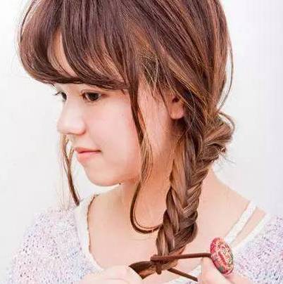 鱼尾辫教程短发全头,鱼尾辫发圈