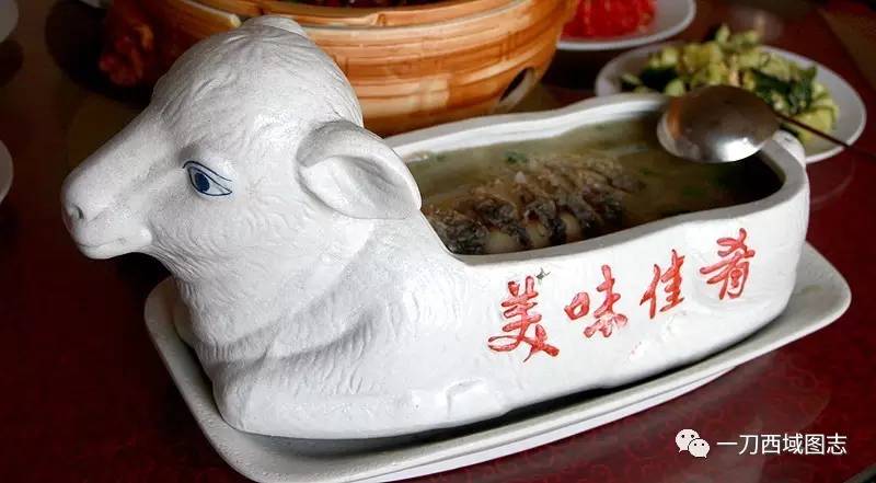 一张秘方引出的全羊盛宴：从彩云手抓肉到全羊宴