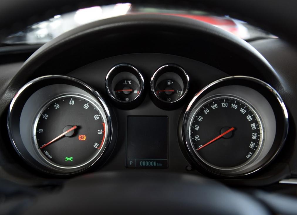 君威做工粗糙车身缝隙大,11款君威和23款做工区别