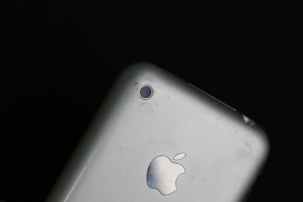 初代原版iPhone拍出高价,怀旧数码推荐