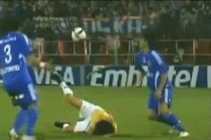 搞笑足球gif打耳光假摔,巴西阿根廷足球搞笑gif