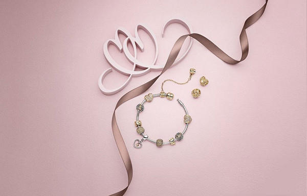 掉进盒子里的东西,掉进海绵宝宝的洞里