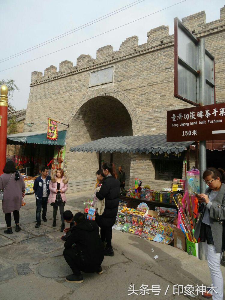 陕北俊俏女子勇闯袁家村大嘴吃四方