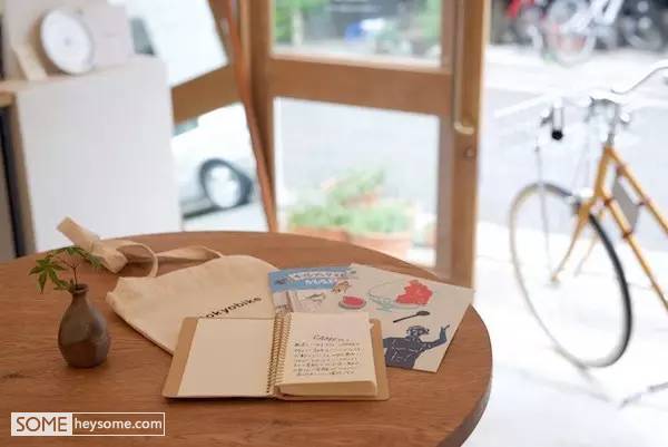 骑自行车很优雅,骑单车就得骑出优雅的感觉