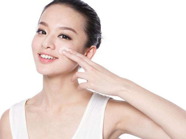 脸上毛孔大怎么收缩,脸上皮肤毛孔打开了怎么护肤