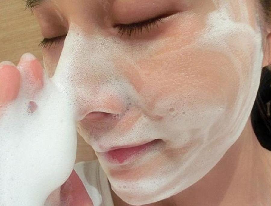 祛痘不盲目从了解长痘原因入手,战痘多年没有效如何正确祛痘