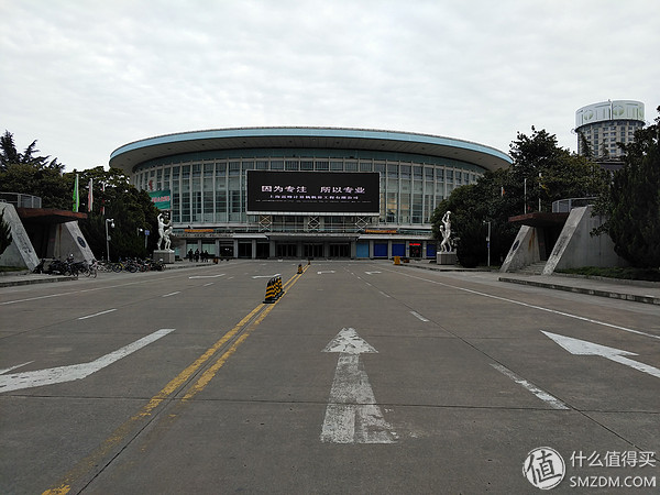 vivoxplay6内外屏是一体的吗,vivoxplay6曲面屏参数