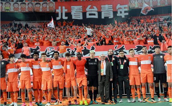 琛楀ご灏戝勾瓒崇悆,缁胯尩鍦轰笂鐨勫皯骞磋冻鐞冩ⅵ