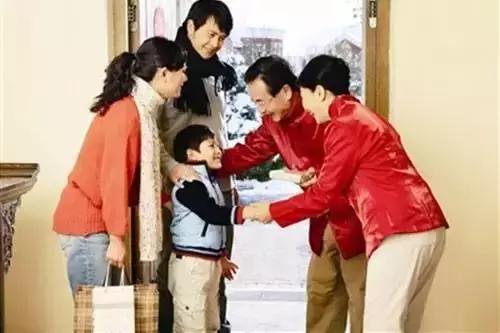 过年回家见亲戚什么情况最尴尬,回家过年亲戚关系真的很重要吗