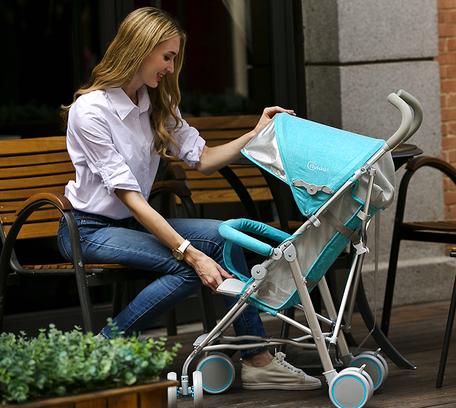 婴儿车内必备实用物件,婴儿出行婴儿车