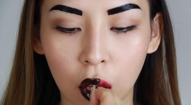 撕拉唇彩的正确涂法,在家做可撕拉的唇彩