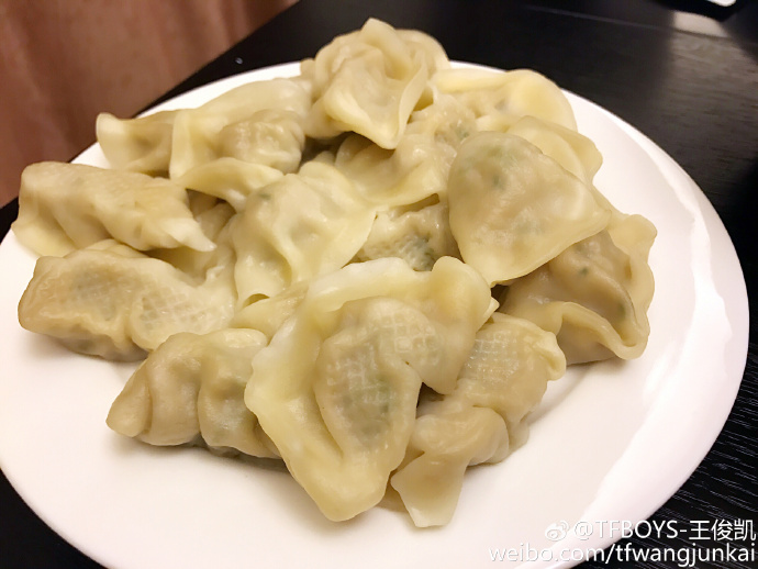 明星怎样过春节,明星新年怎么穿