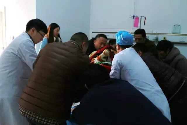 镜头见证生命重启之旅，纪录医者仁心，许昌外科医生的新年故事