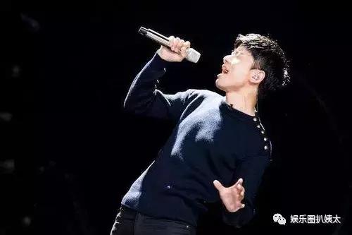 张杰下腰唱歌视频完整版,张杰下腰薛之谦