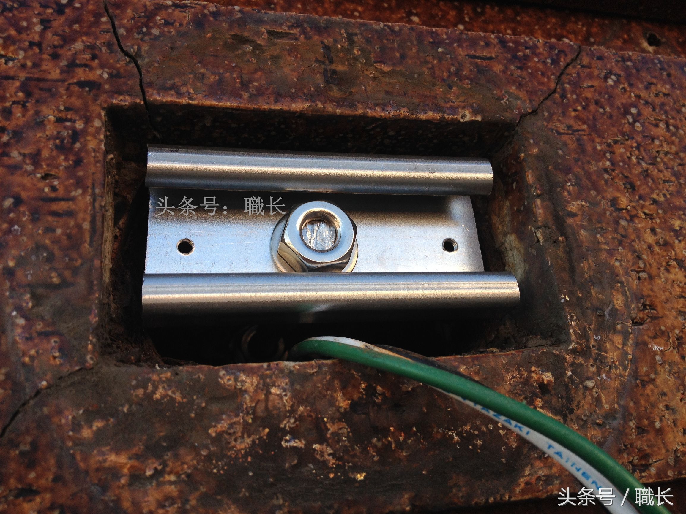 电盒螺丝孔坏了修复,在日本维修家电