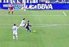 足球场上最羞辱人的过人动作,绿茵场上最难的几个射门方式