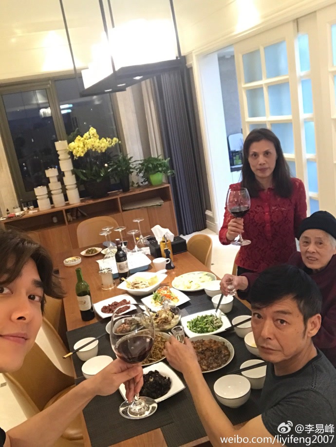 关晓彤日常护肤 (关晓彤素颜出镜真实皮肤状态曝光)