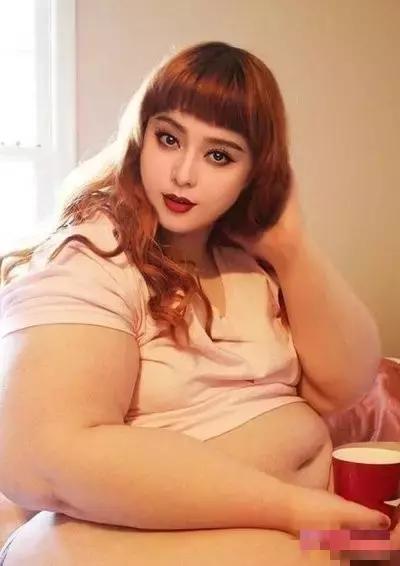 只要穿上带这个字母的衣服春节囤的肉都不用担心了