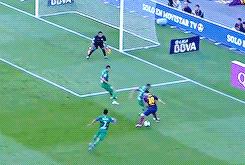 足球场上最羞辱人的过人动作,绿茵场上最难的几个射门方式