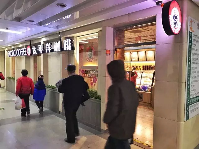 情结｜当咖啡店、鲜榨果汁店、茶餐厅进驻北医三院