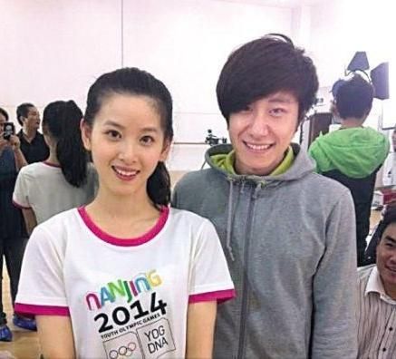 一张照片而红,却绯闻缠身,结婚生子淡出话题圈,努力创业