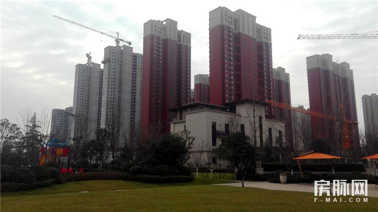 左边万科城,右边智慧城,合能公馆在长安一点也不偏!