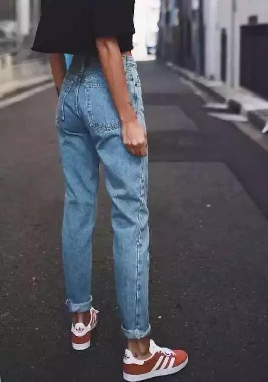 沈阳万象城牛仔裤专卖店,今年流行爆款裤子时髦牛仔裤