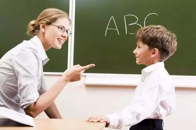 儿童英语启蒙用什么教材比较好,家长看的如何教孩子英语的书