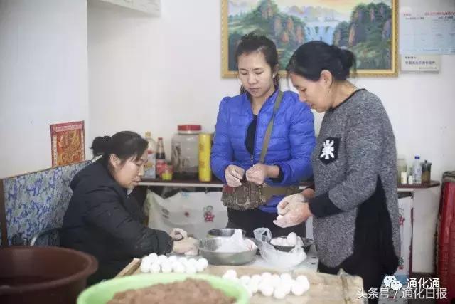 山城小巷红豆飘香｜“豆包西施”小萍的一天