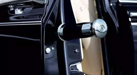 劳斯莱斯车里的一把伞值多少钱,劳斯莱斯车里面的伞是干什么的