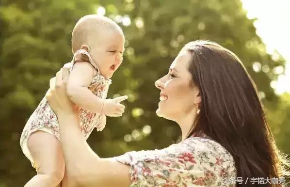 小孩怕见生人的原因,怎么样让孩子克服怕见生人