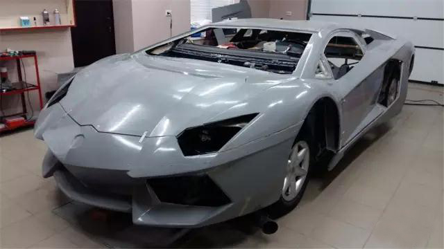 无敌了！穷小伙打烂标致406，改装成法拉利，*博兰**基尼