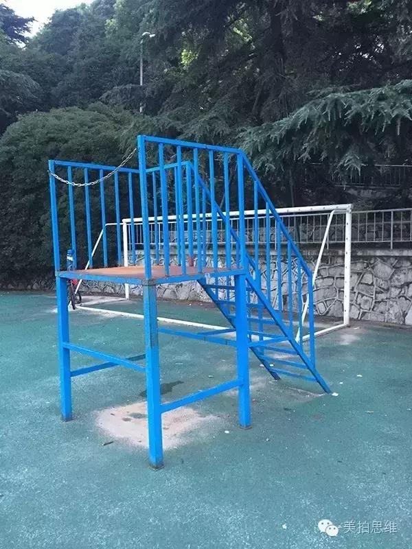 看台上漂亮女生,看台女神