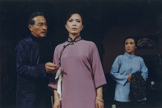 “体面”的公馆里,是让人窒息的雷雨前夜