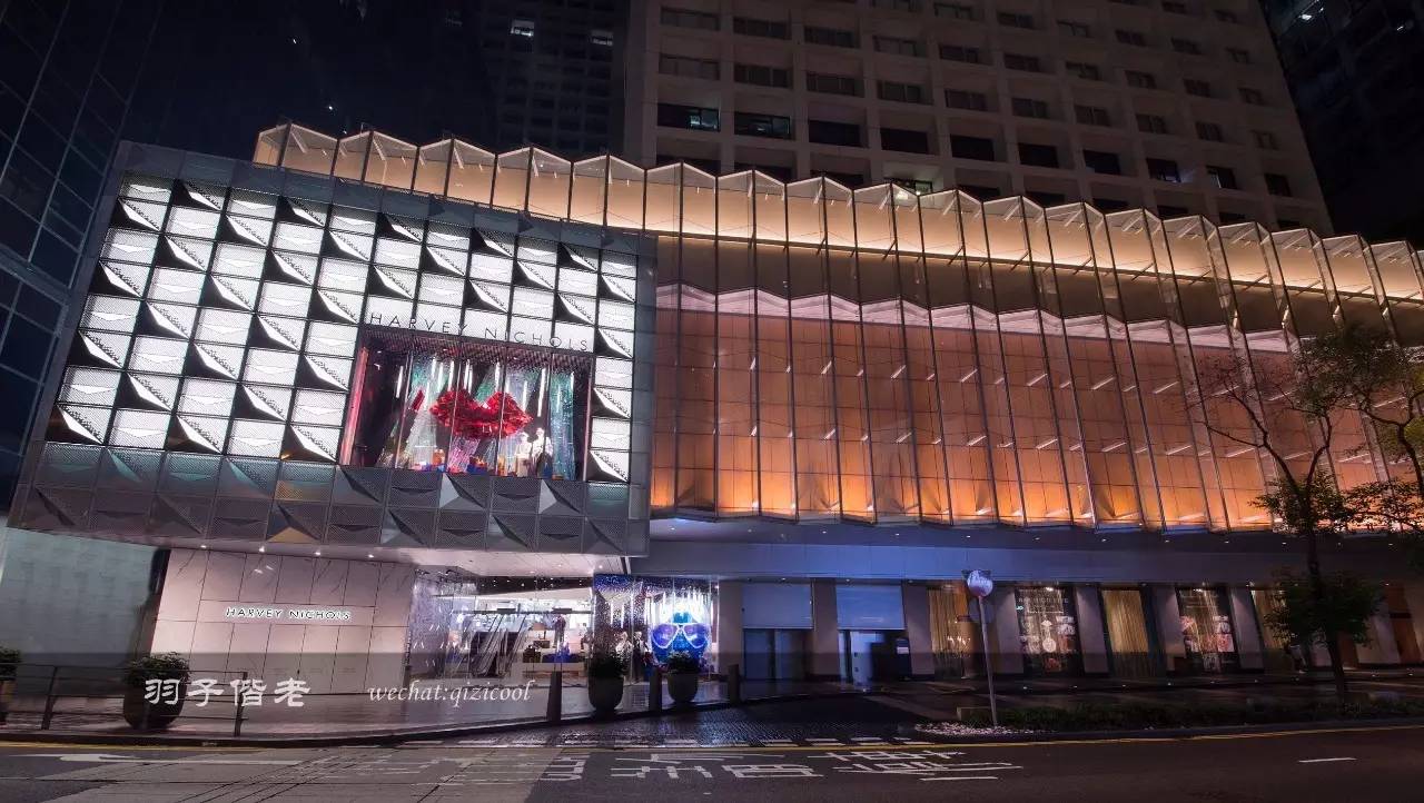 藏匿在繁华中环背后的丝丝暖意 (藏在繁华中环中的丝丝暖意)