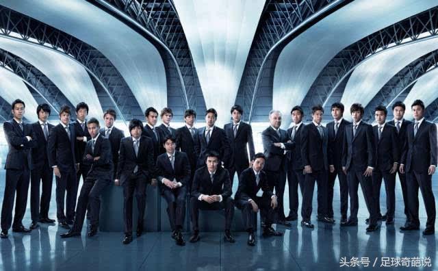 当足球运动员穿上西装堪比男模,足球队的穿西装的谁最帅气