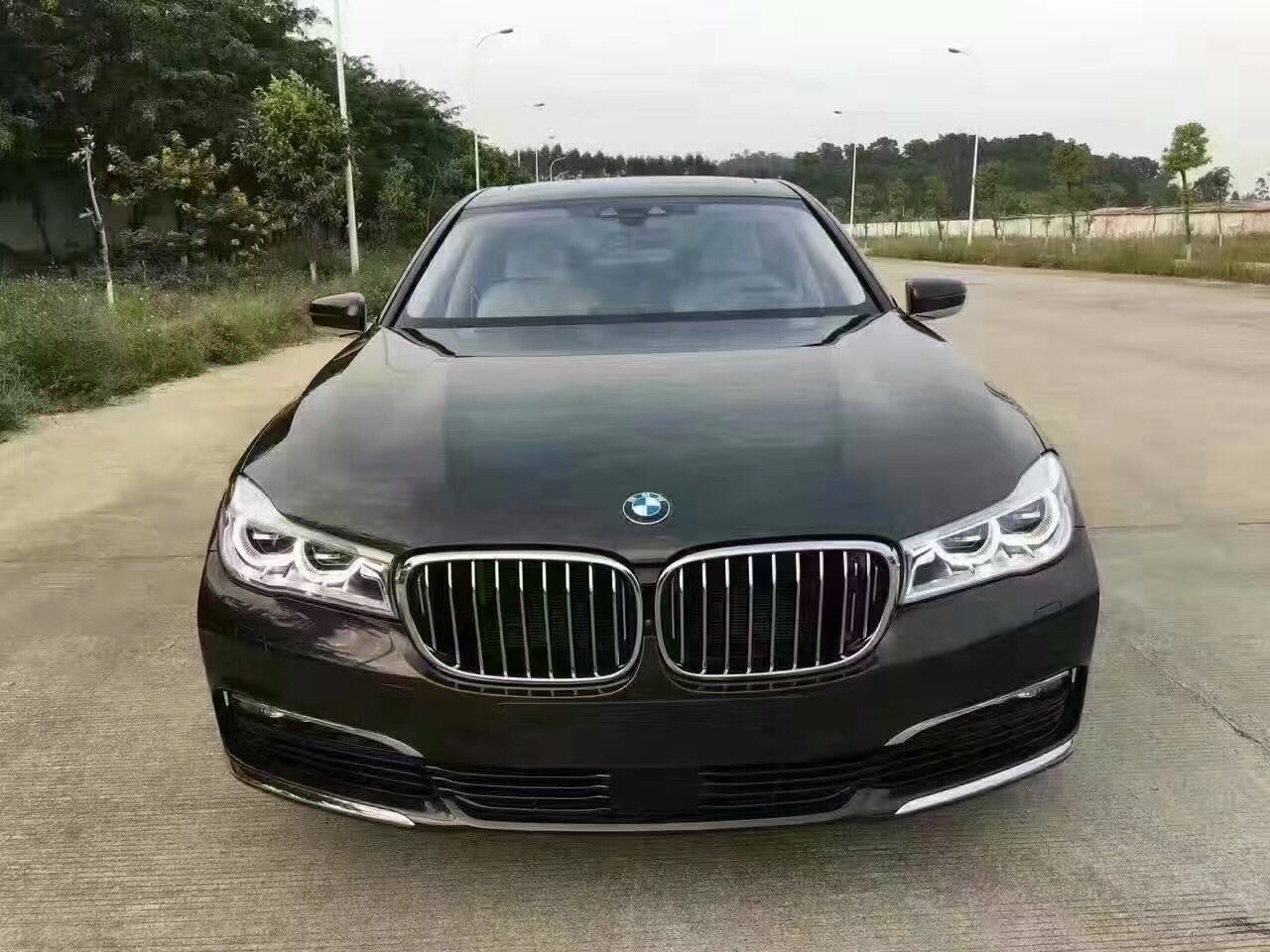 小吴花50万买下老板的百万豪车，朋友看了都说这是假老板