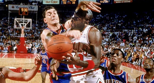 让乔丹至今上节目仍在抱怨的那个球员，打球究竟脏到什么地步？