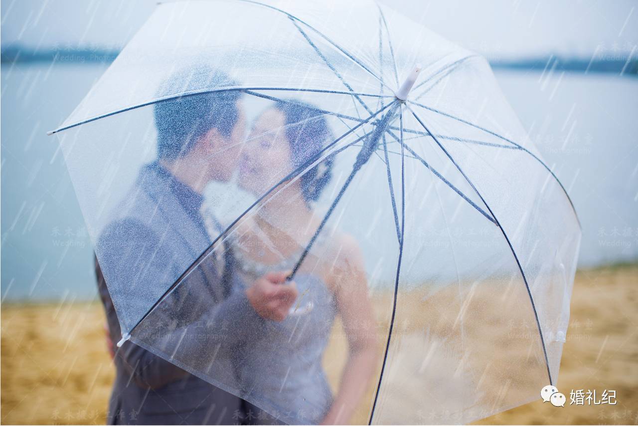 春天适合拍婚纱照的地方,雨天拍婚纱照也是别有一番风味