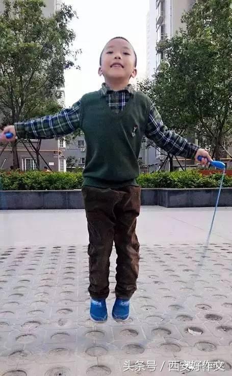 鎴戜滑鐝殑鍥涘ぇ閲戝垰璇枃浣滄枃,鎴戜滑鐝殑鍥涘ぇ閲戝垰浣滄枃