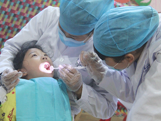 儿童牙齿发黑不配合怎么处理,如何缓解小孩对治疗牙齿的恐惧