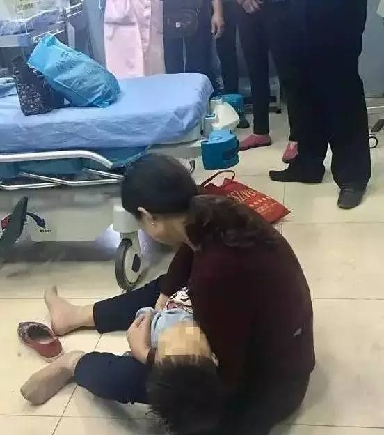 男孩咳嗽一星期被发现白肺,8个月男童反复咳嗽