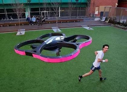 这些健身界的“黑科技”简直太棒了！虚拟现实健身器、冷冻治疗仪、陪跑飞行器、智能运动健身衣……看到的瞬间就已经瘦了！